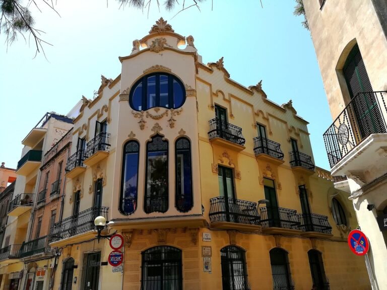 Casa Manuel Planas, casa de americano en la calle Illa de Cuba de Sitges